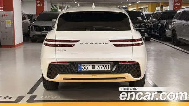 Genesis GV70 — Фото автомобиля 4