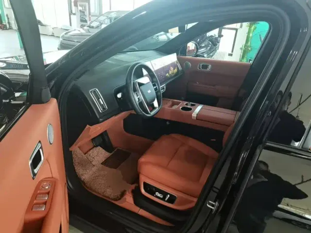 Li Auto L9 — Фото автомобиля 14