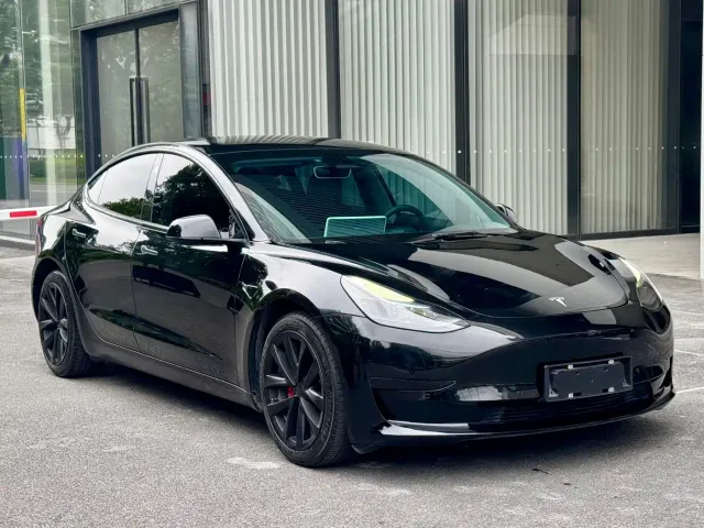 Tesla Model 3 — Фото автомобиля 3