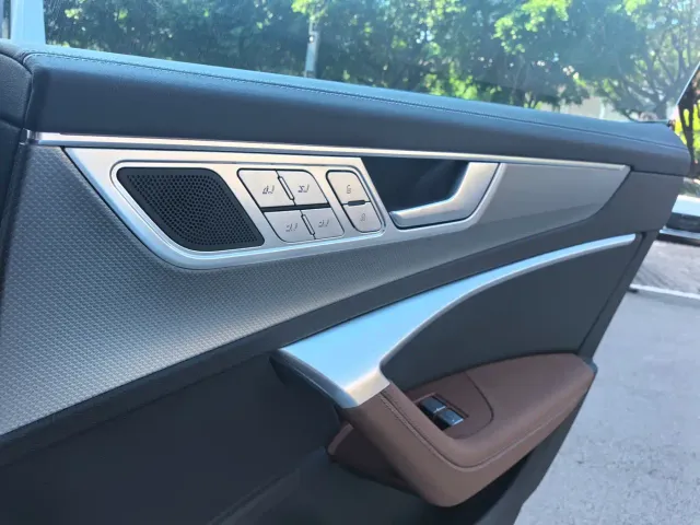Audi A7L — Фото автомобиля 12