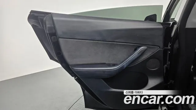 Tesla Model Y — Фото автомобиля 14