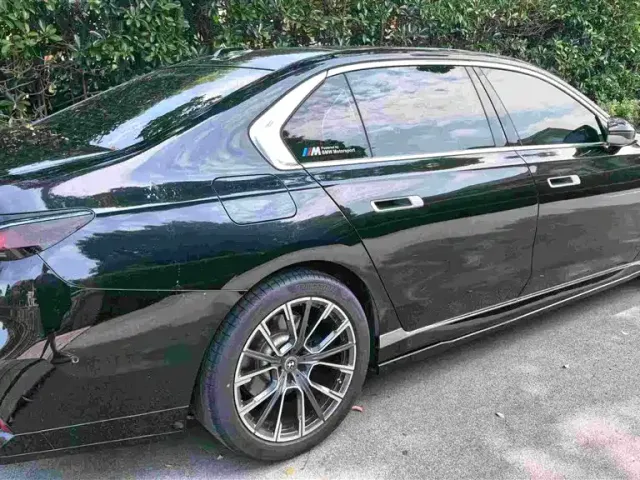 BMW 7 Series — Фото автомобиля 3