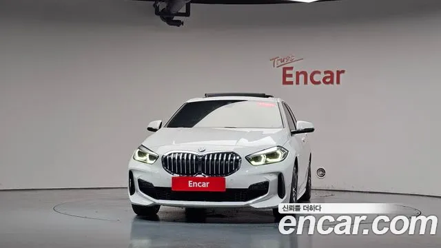BMW 1 Series F40 — Фото автомобиля 3
