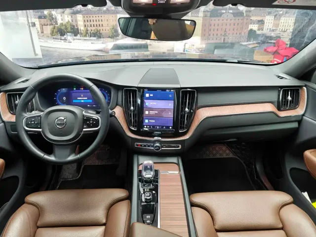 Volvo XC60 — Фото автомобиля 7