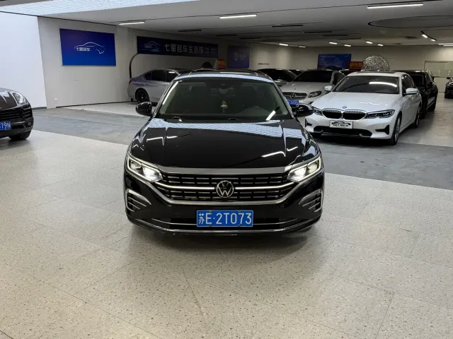Volkswagen Passat — Фото автомобиля 2