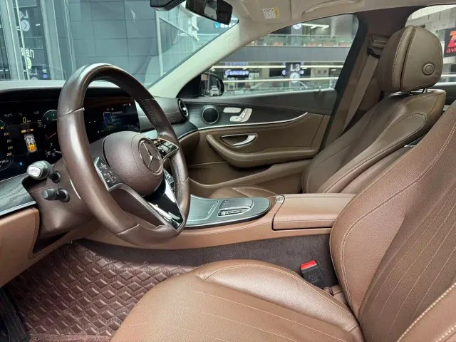 Mercedes-Benz E-Class — Фото автомобиля 4