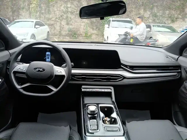 JAC Motors QX PHEV — Фото автомобиля 9