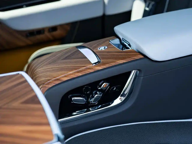 Rolls-Royce Cullinan — Фото автомобиля 19