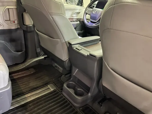 Toyota Granvia — Фото автомобиля 24