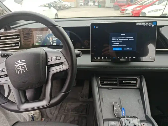 BYD Qin L — Фото автомобиля 9