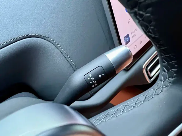 Li Auto L8 — Фото автомобиля 17