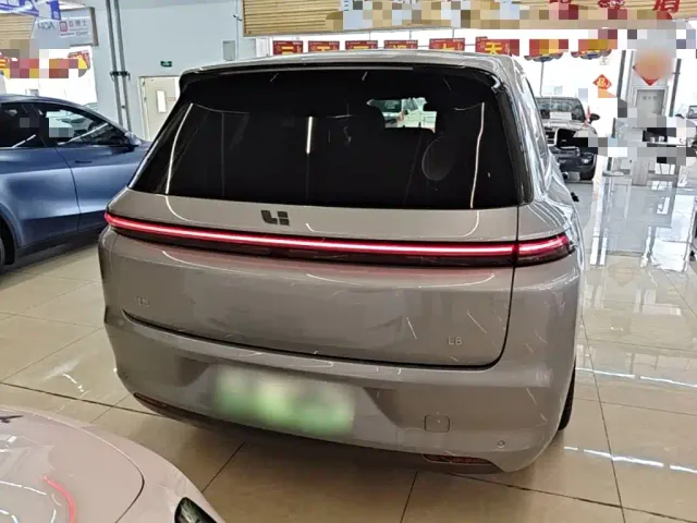 Li Auto L8 — Фото автомобиля 5
