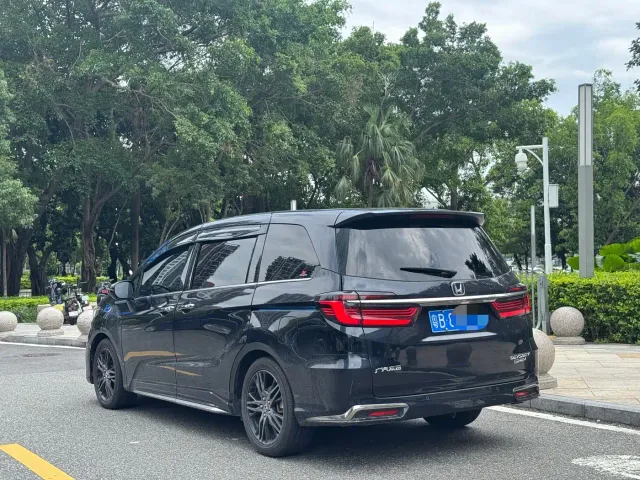 Honda Odyssey — Фото автомобиля 12