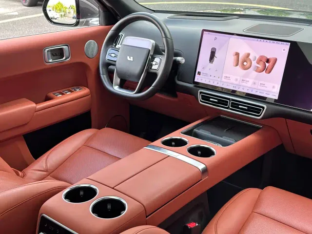 Li Auto L8 — Фото автомобиля 6