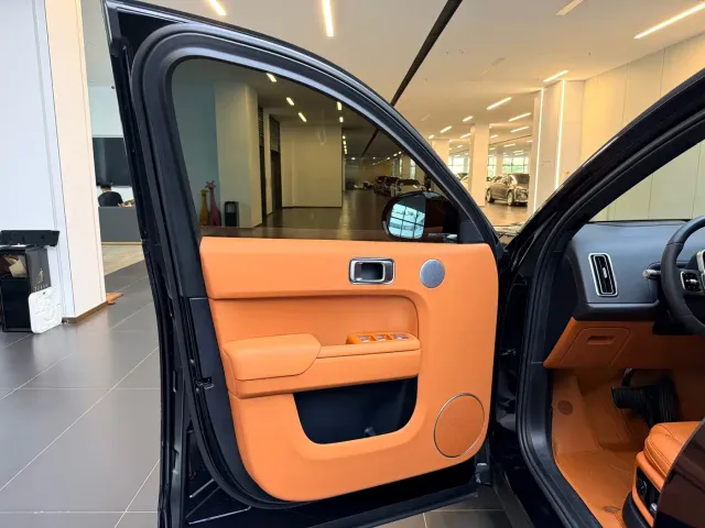 Li Auto L7 — Фото автомобиля 10
