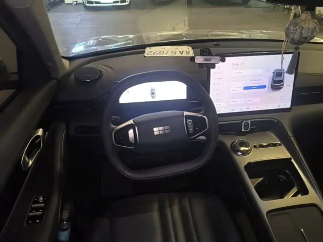 Geely Galaxy E5 — Фото автомобиля 10