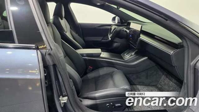 Tesla Model S — Фото автомобиля 11