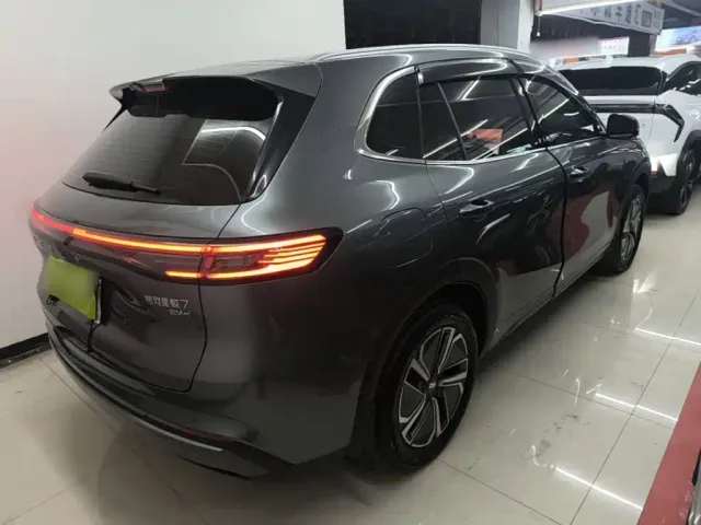 Geely Galaxy Starship 7 EM-i — Фото автомобиля 6
