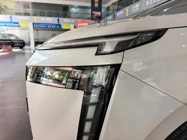 GAC Trumpchi E8 — Фото автомобиля 3
