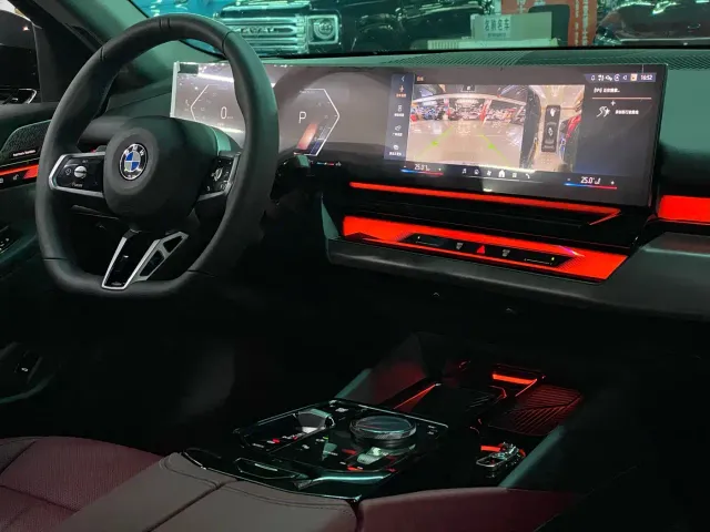 BMW BMW 5 Series 2025 530Li Leading M Sport Package — Фото автомобиля 11