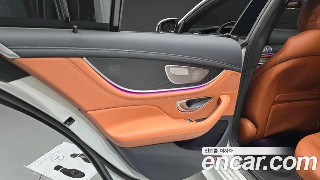 Mercedes-Benz CLS-Class — Фото автомобиля 25
