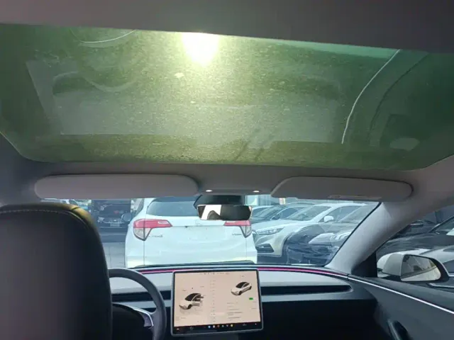 Tesla Model 3 — Фото автомобиля 17