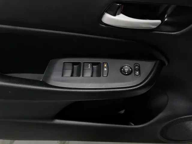 Honda Fit — Фото автомобиля 9