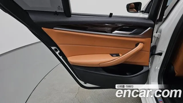 BMW 5 Series G30 — Фото автомобиля 13