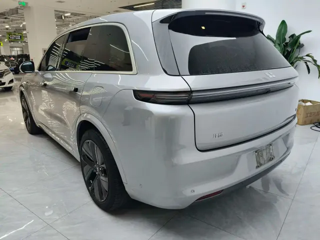 Li Auto L8 — Фото автомобиля 5