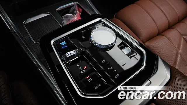 BMW i7 G70 — Фото автомобиля 12