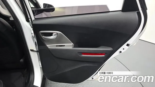 Kia Niro — Фото автомобиля 14