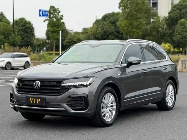 Фотография автомобиля — Volkswagen Touareg