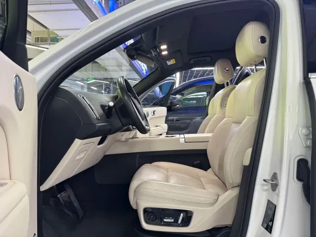 Li Auto L7 — Фото автомобиля 8