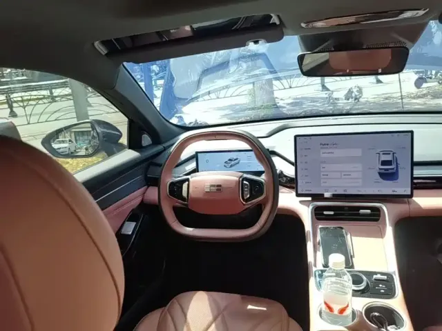 Geely Galaxy L6 — Фото автомобиля 10