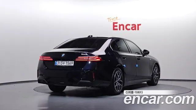 BMW 5 Series G60 — Фото автомобиля 2