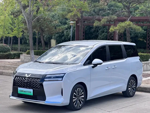 Фотография автомобиля — Wuling Starlight 730