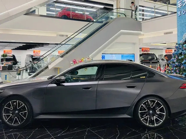 BMW M5 — Фото автомобиля 7