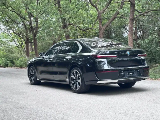 BMW 7 Series — Фото автомобиля 12