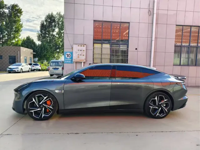Lynk & Co Z10 — Фото автомобиля 7