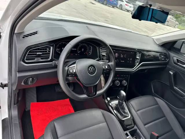 Volkswagen T-Roc — Фото автомобиля 12