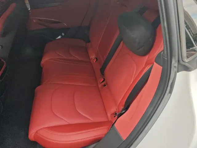 Xiaomi SU7 — Фото автомобиля 18