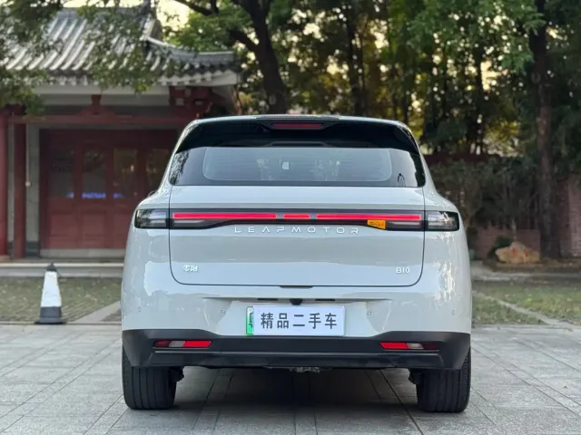 Leapmotor B10 — Фото автомобиля 7