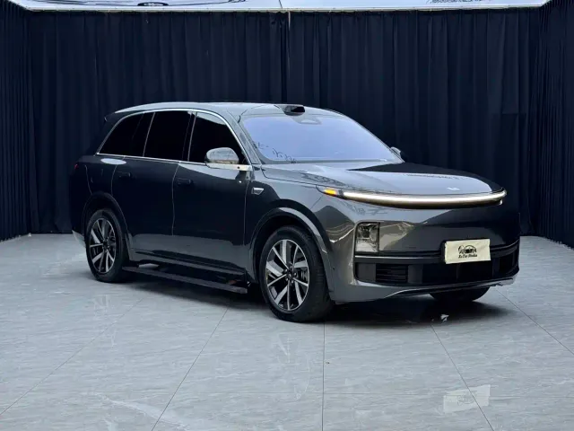 Li Auto L8 — Фото автомобиля 2