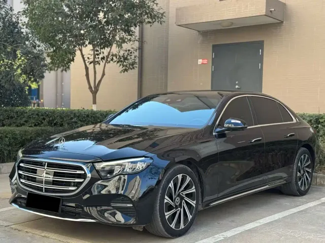 Фотография автомобиля — Mercedes-Benz E-Class