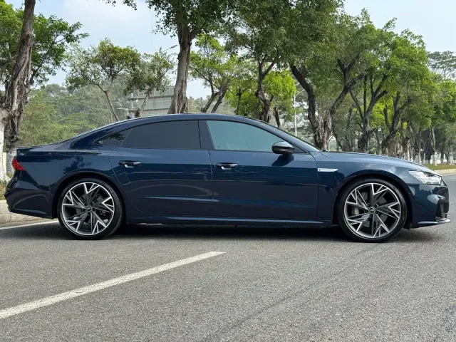Audi A7L — Фото автомобиля 8