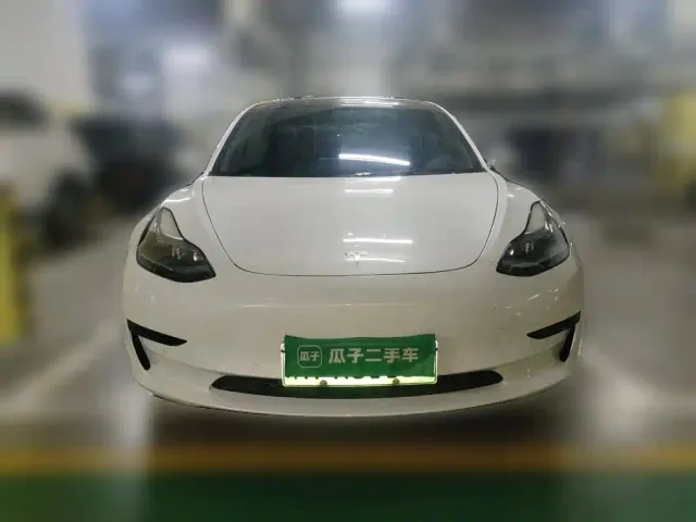 Tesla Model 3 — Фото автомобиля 2