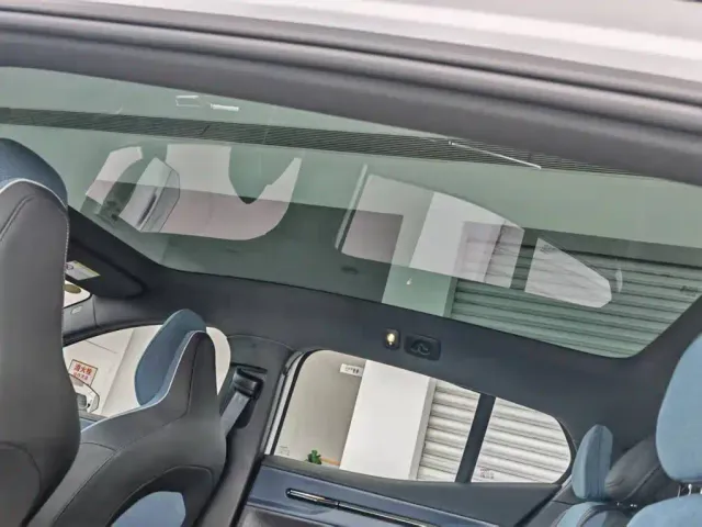 Volvo EX30 — Фото автомобиля 14