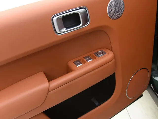 Li Auto L9 — Фото автомобиля 18