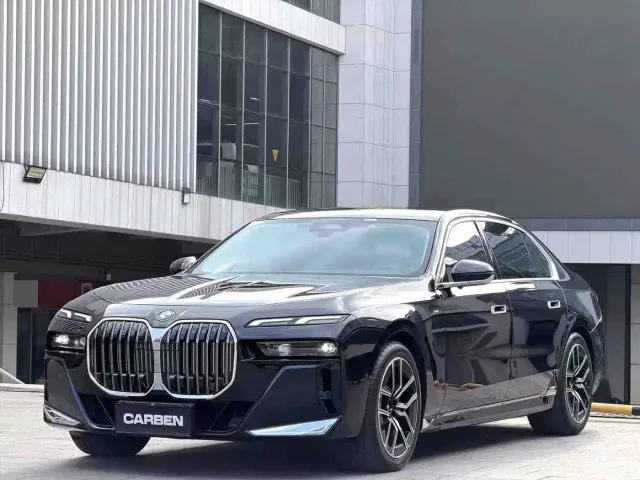 Фотография автомобиля — BMW 7 Series