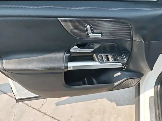 Mercedes-Benz GLB-Class — Фото автомобиля 7